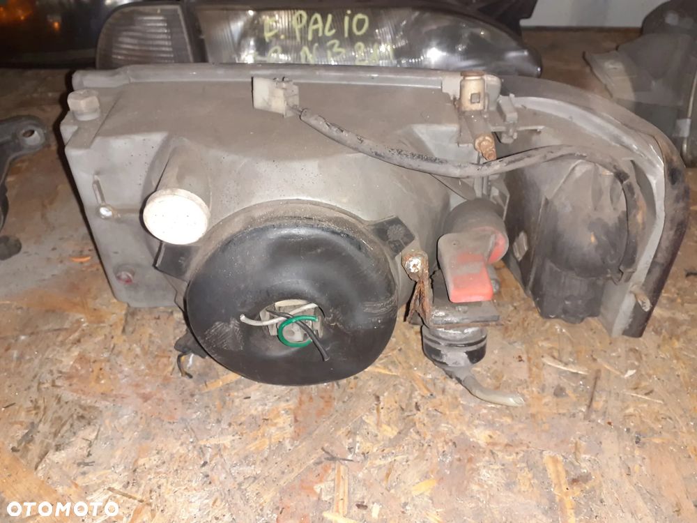 Reflektor PRAWY PRAWA LAMPA PRZÓD FIAT UNO - 2