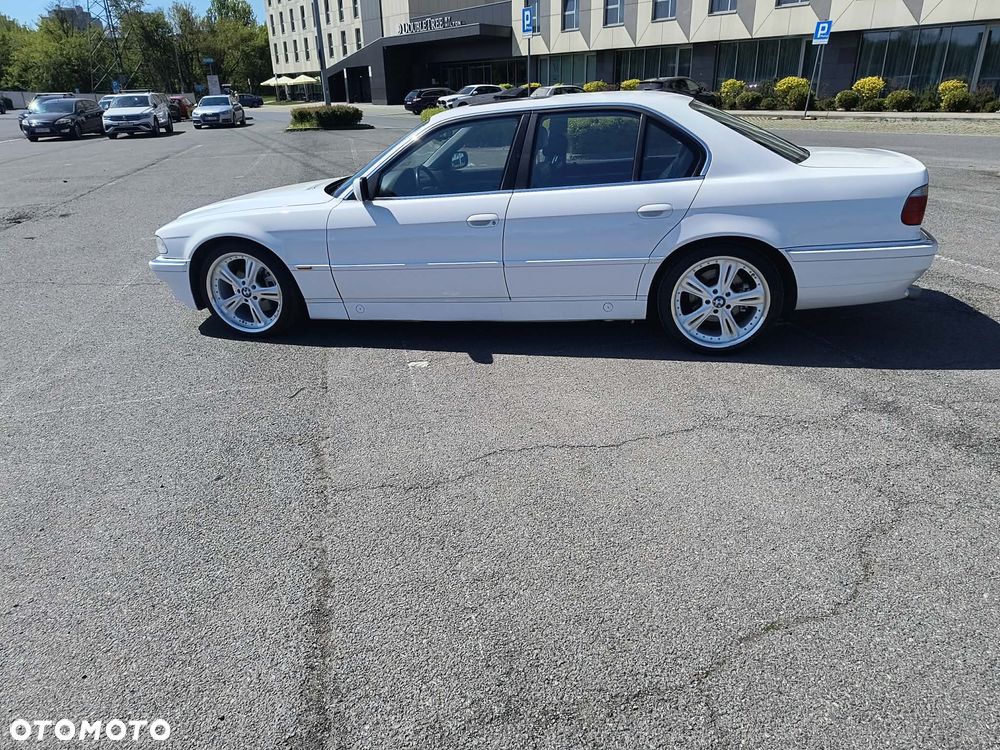BMW Seria 7 740i V8 - 5