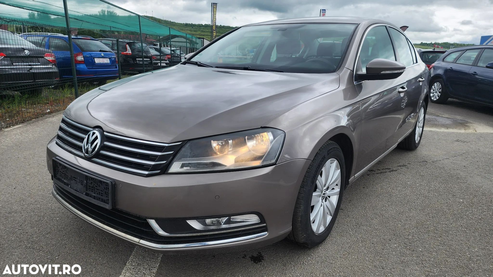 Volkswagen Passat - 1