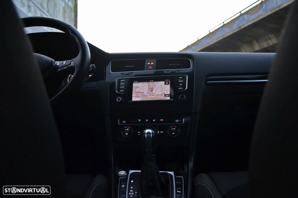 VW Golf Variant 1.6 TDi Highline DSG - 19