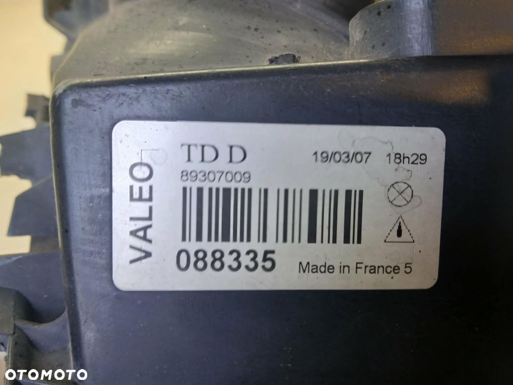Renault Megane II Lampa przednia - 5