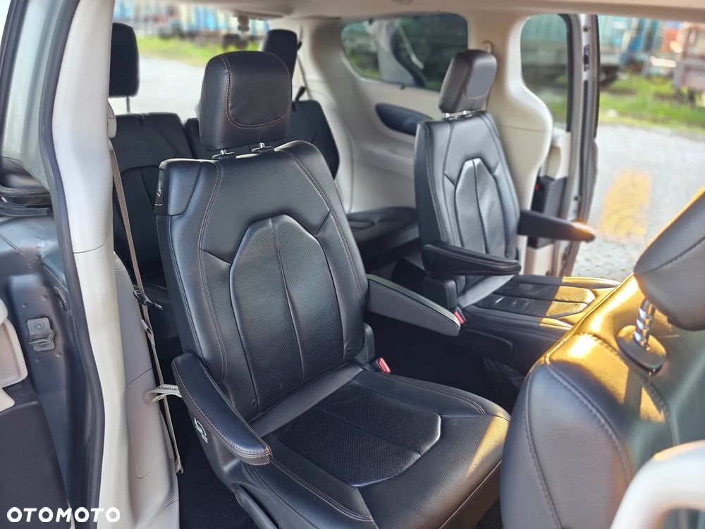Chrysler Pacifica - 18