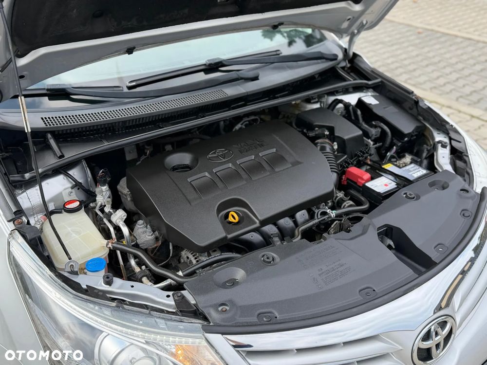 Toyota Avensis 1.8 Premium EU5 - 25