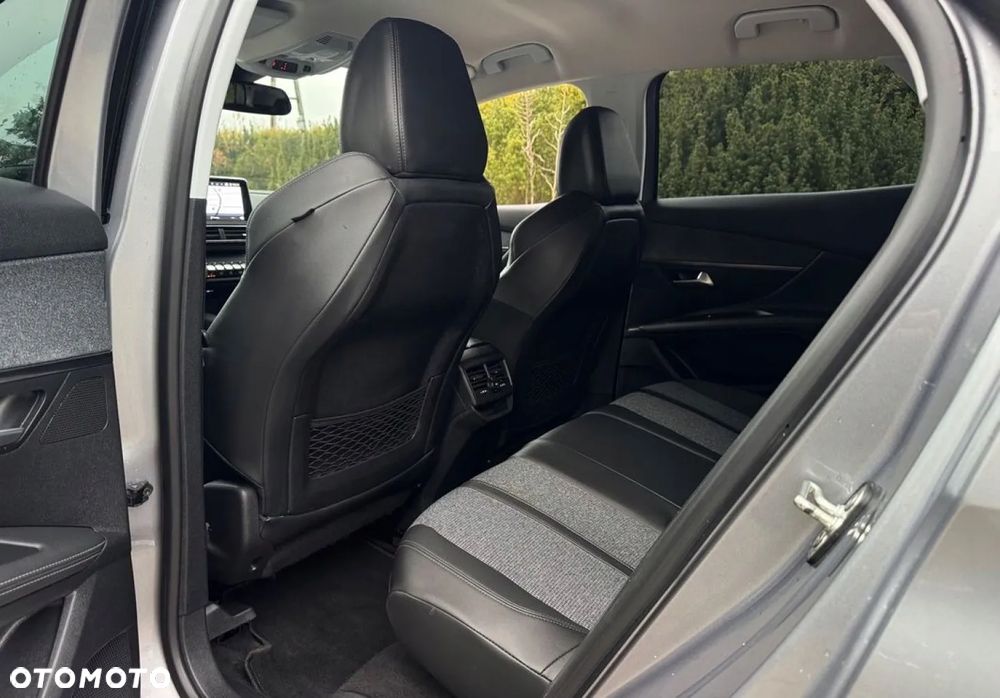 Peugeot 3008 BlueHDi 130 Stop & Start EAT8 Allure - 25