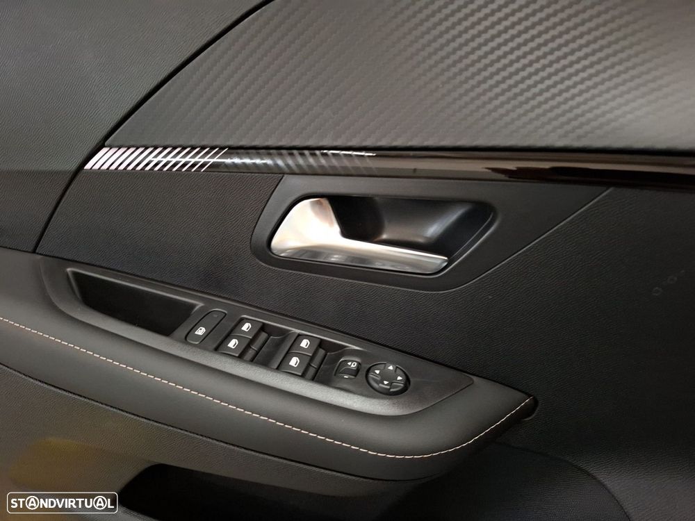 Peugeot 208 1.2 Hybrid Allure e-DCS6 — fotografia 22