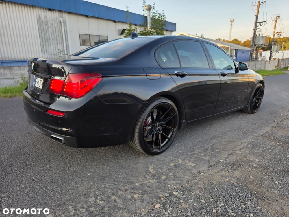 BMW Seria 7 750i - 11