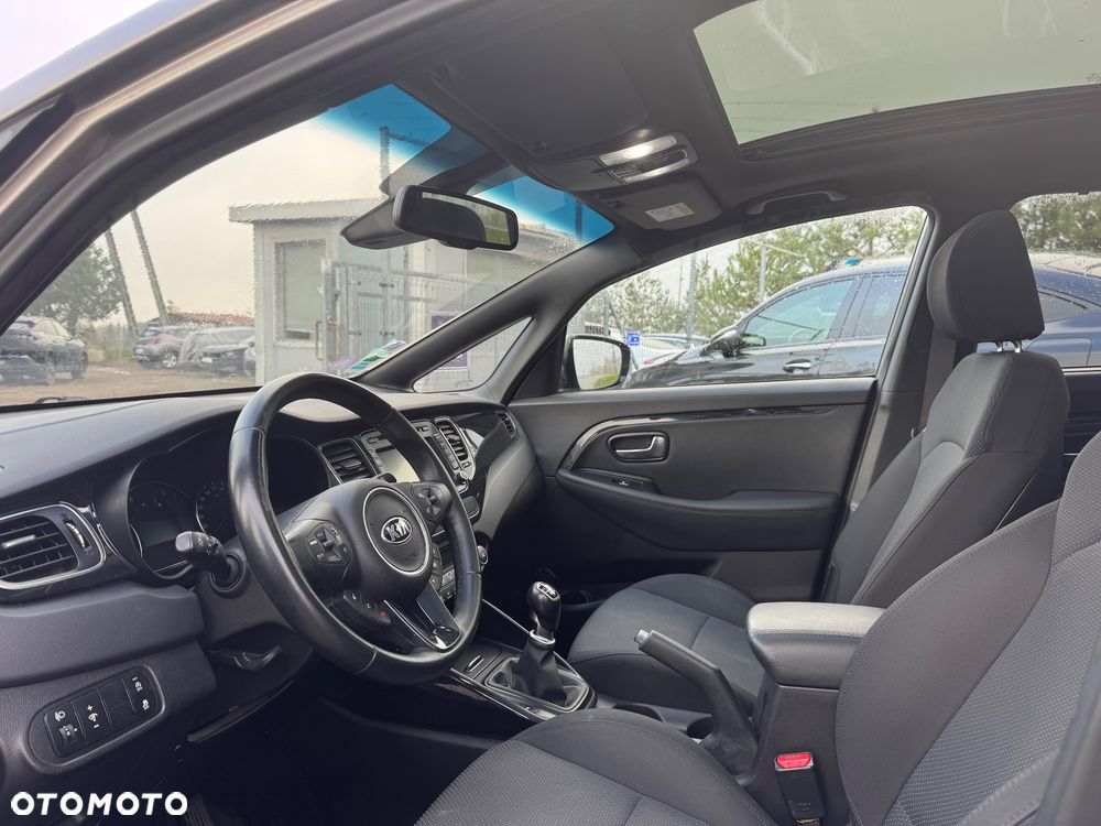Kia Carens - 5