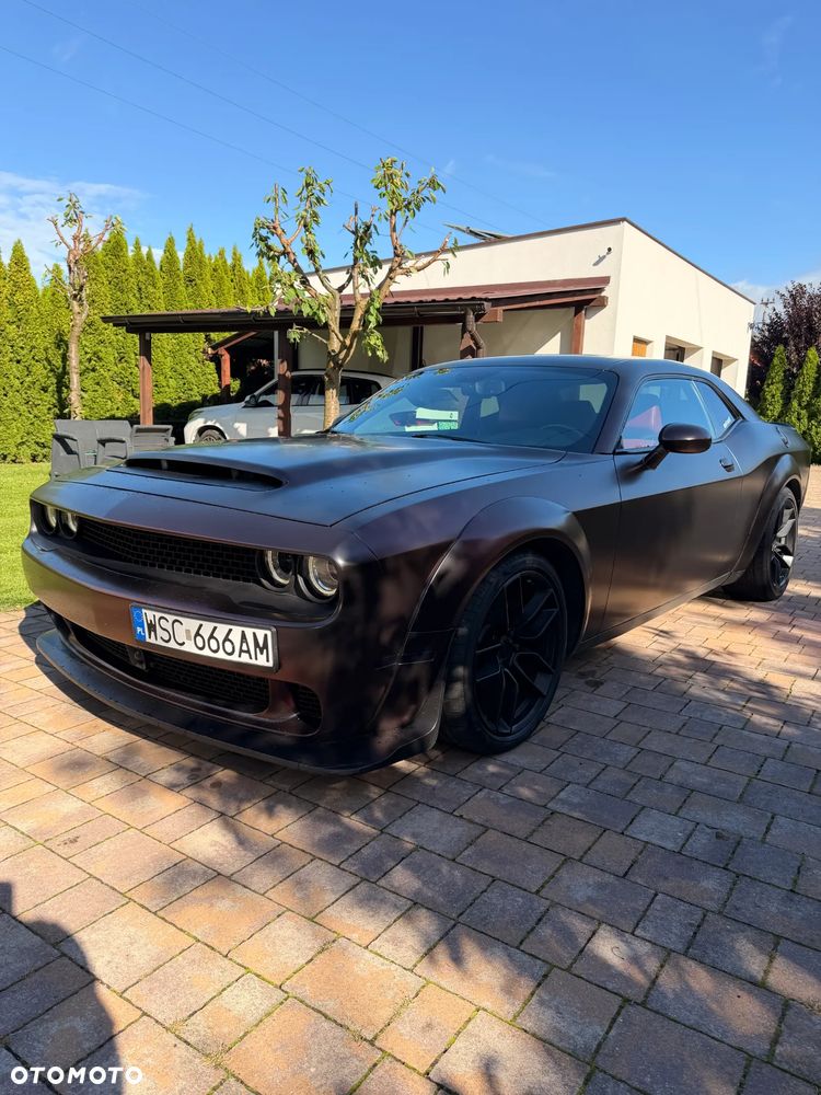 Dodge Challenger - 2