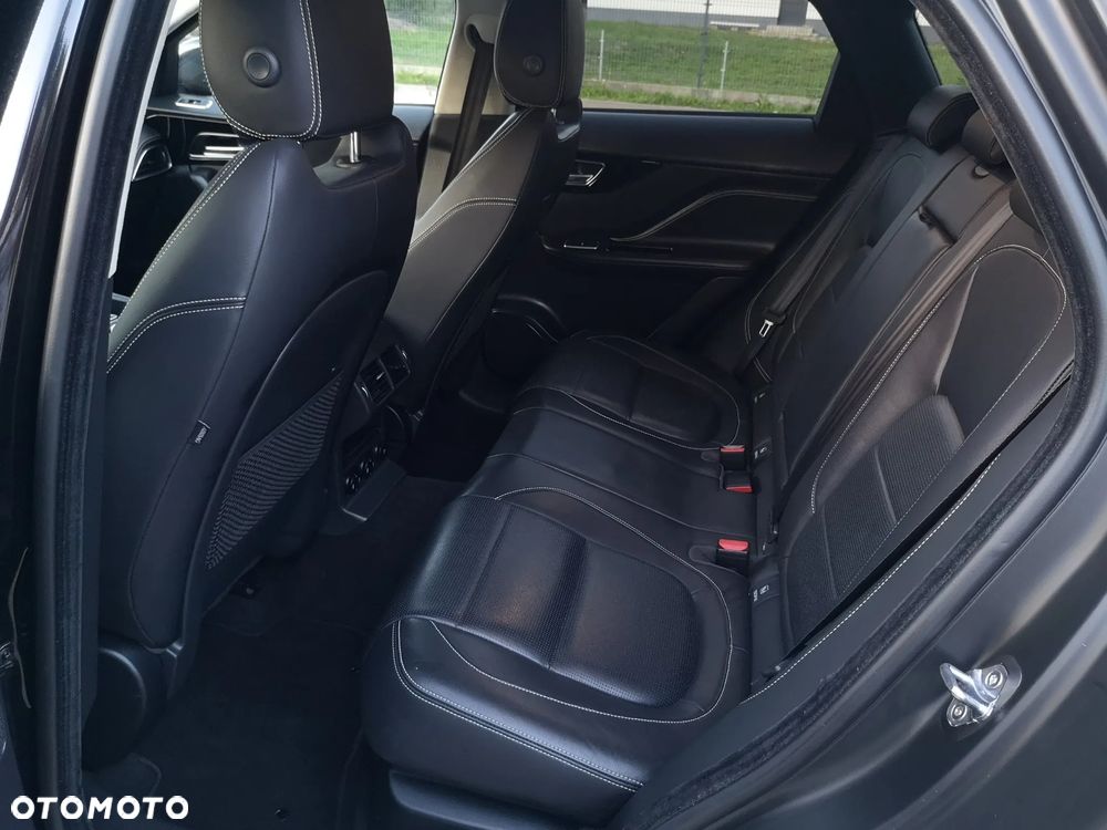 Jaguar F-Pace 20d AWD R-Sport - 36