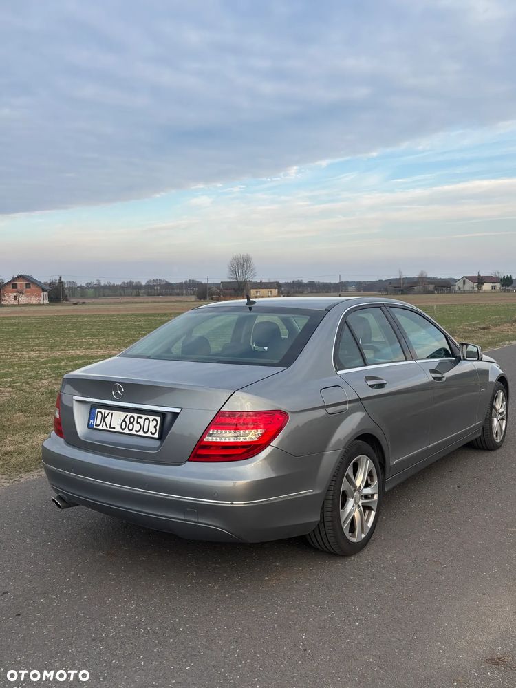 Mercedes-Benz Klasa C 220 CDI DPF (BlueEFFICIENCY) Avantgarde - 4