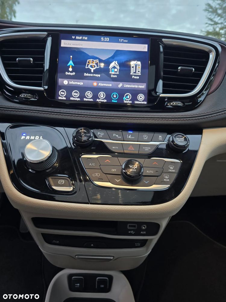 Chrysler Pacifica - 25