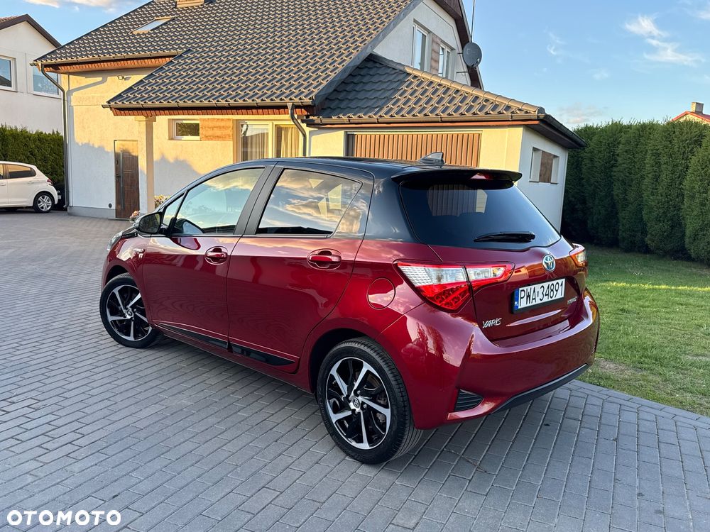 Toyota Yaris Hybrid 100 Selection Platinum - 32