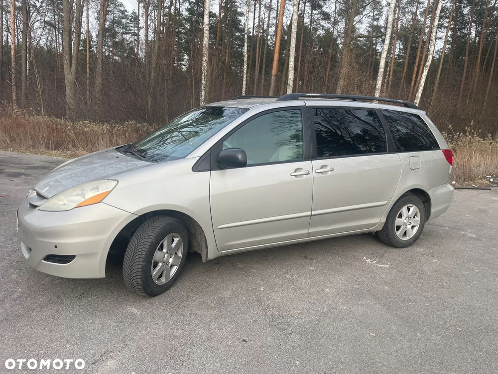 Toyota Sienna - 3