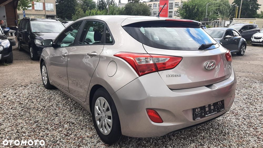 Hyundai i30 blue 1.6 CRDi Classic - 3