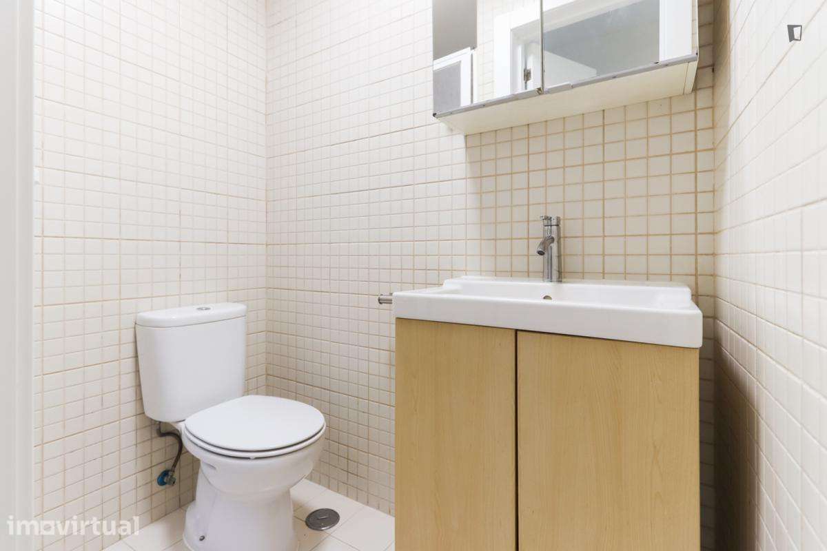 Quarto - localizado em Penha Lisbon - Grande imagem: 2/27