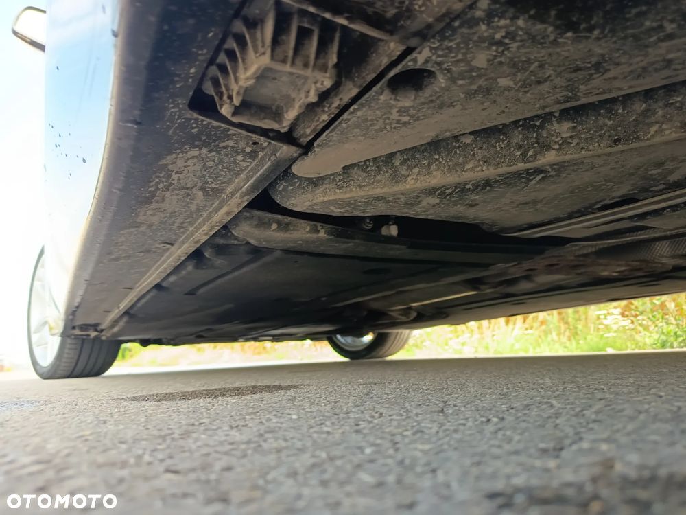 BMW Seria 5 525d - 39