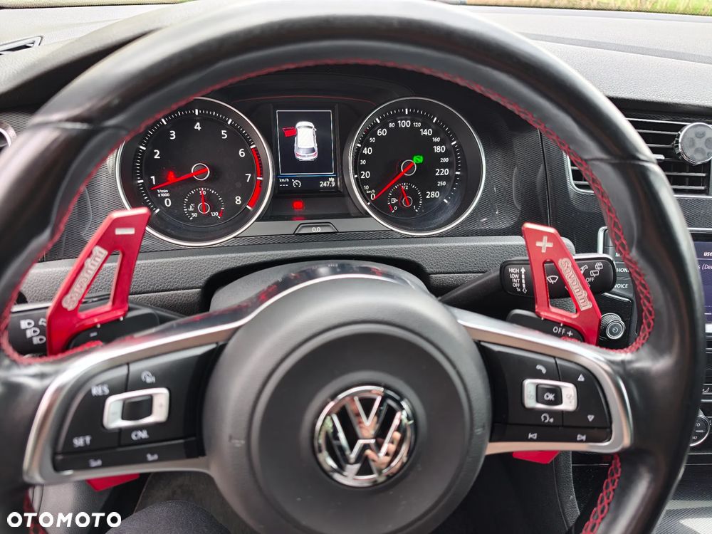 Volkswagen Golf - 11