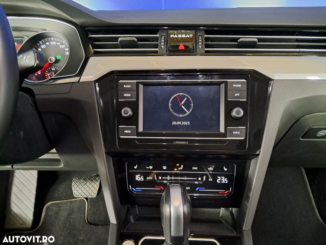Volkswagen Passat - 15