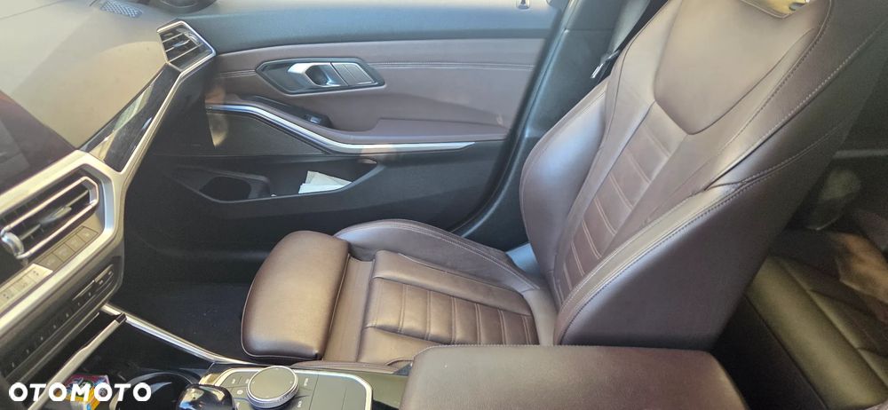 BMW Seria 3 318d Sport Line - 16