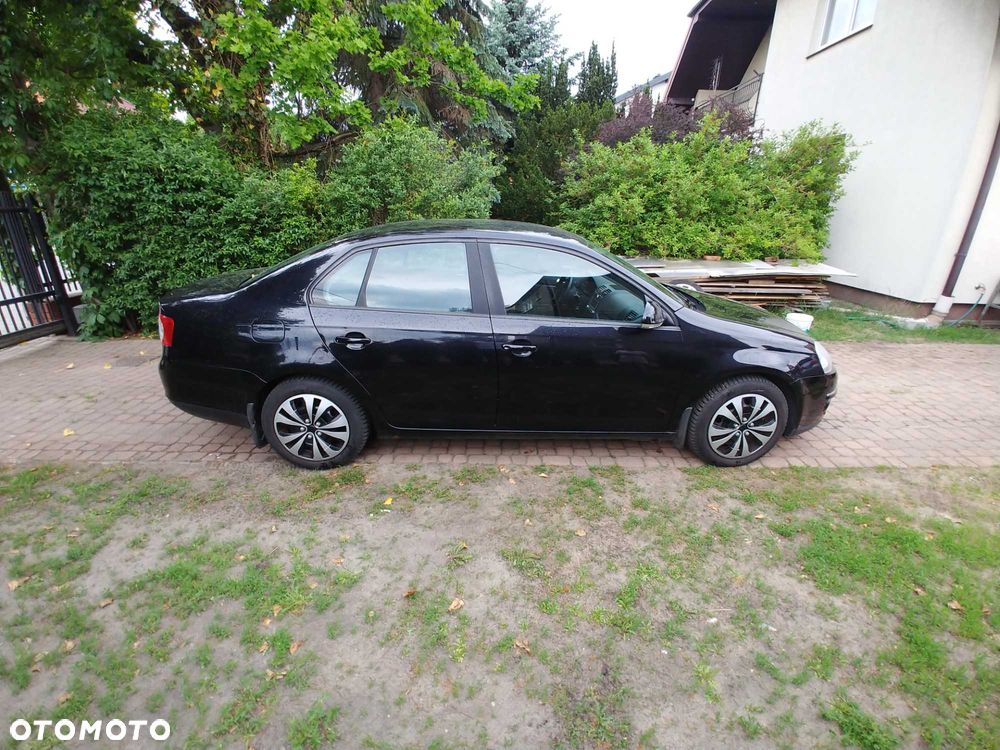 Volkswagen Jetta - 2