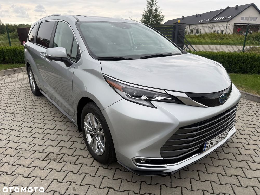 Toyota Sienna - 4