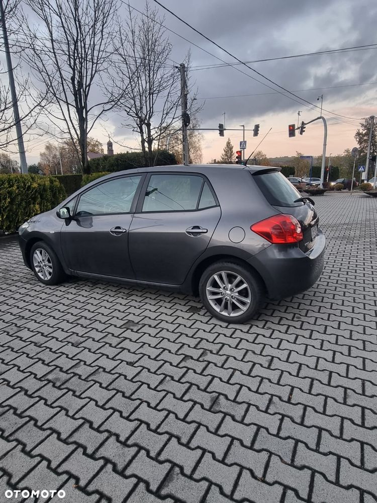 Toyota Auris - 1