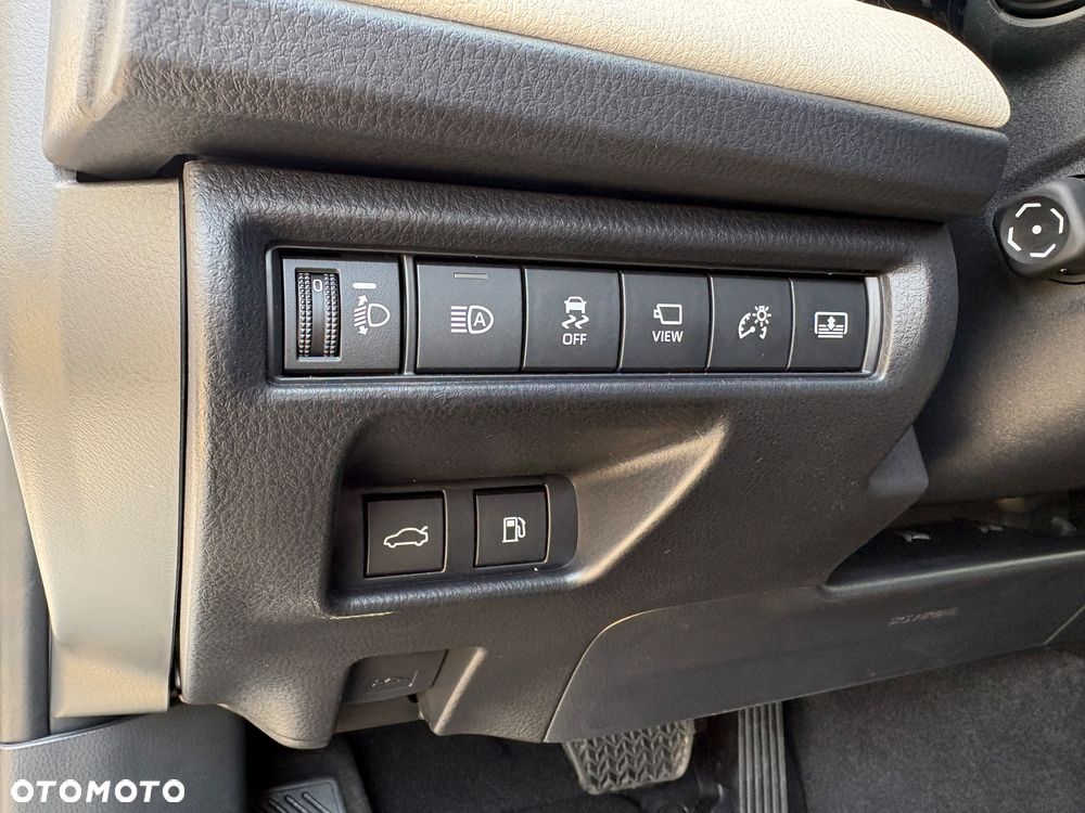 Toyota Camry 2.5 Hybrid Dynamic Force Executive e-CVT - 17