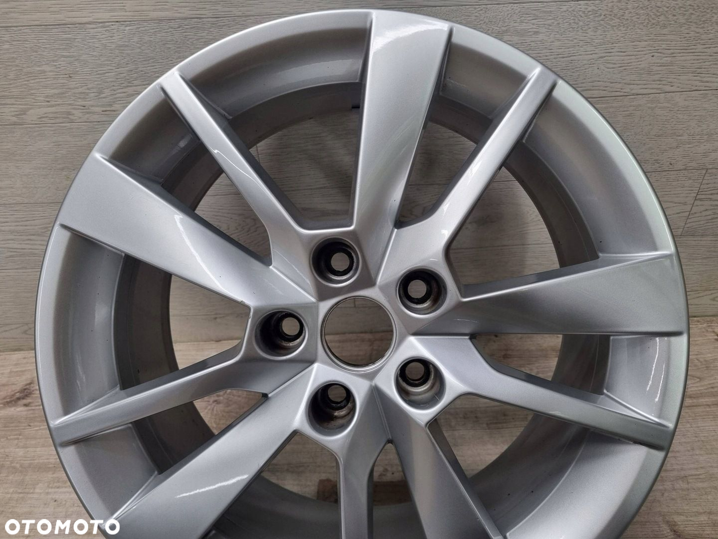 Felga Skoda Octavia Mk3 5E 7Jx17H2 Et49 5x112 5E0601025BG - 3