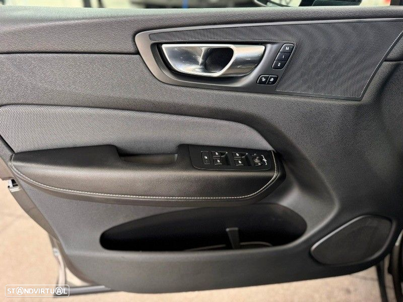 Volvo XC 60 2.0 T8 PHEV R-Design AWD - 16