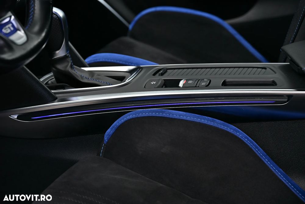 Renault Megane ENERGY TCe 205 EDC GT - 32