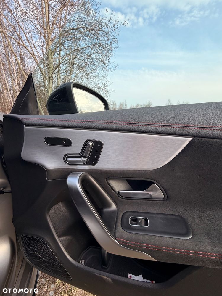 Mercedes-Benz CLA - 11