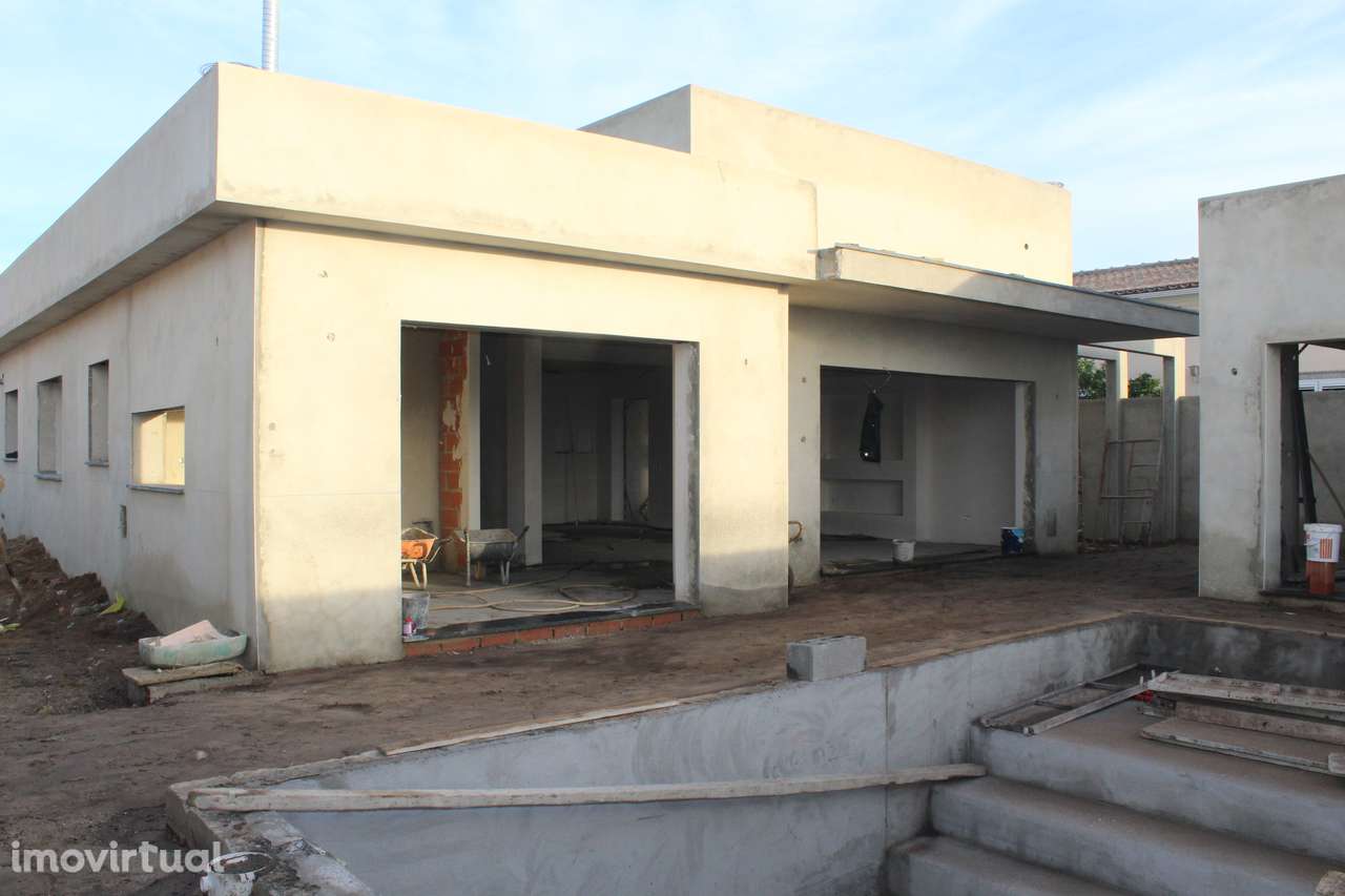 Moradia isolada com piscina e garagem em Azeitão - Grande imagem: 5/10