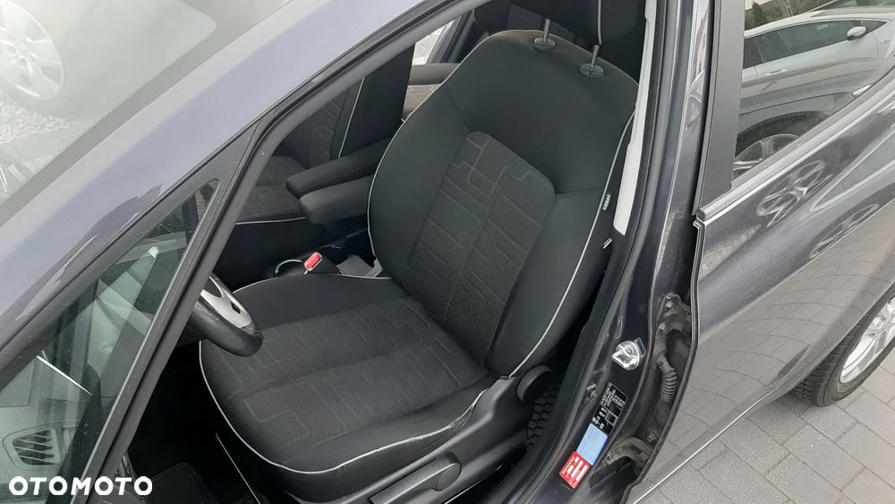 Kia Venga 1.4 CVVT Business Line - 12