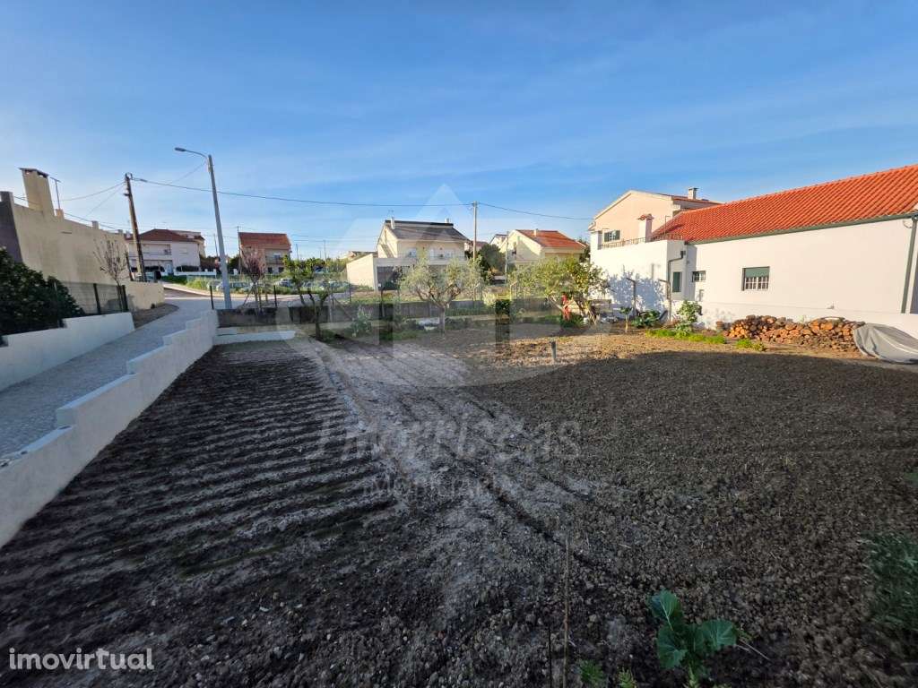 Terreno urbano com 204 m², legalizado na Portela da Azóia - Grande imagem: 2/4