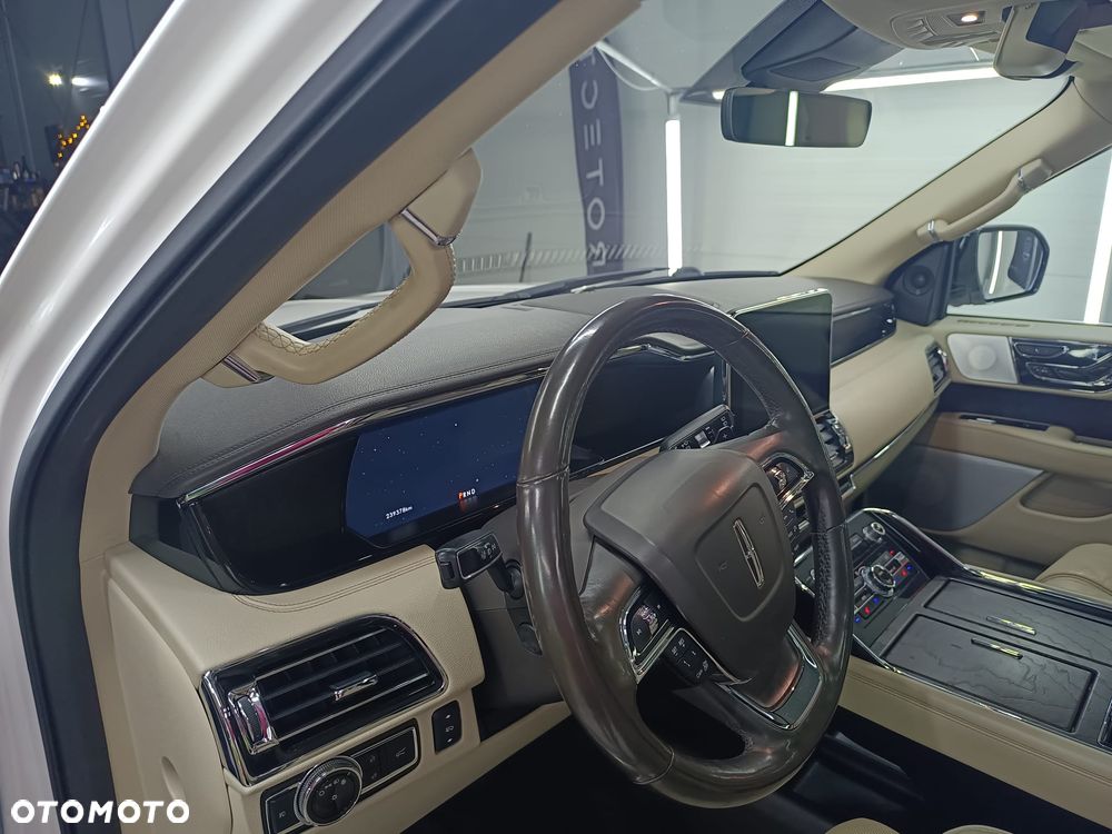 Lincoln Navigator - 23