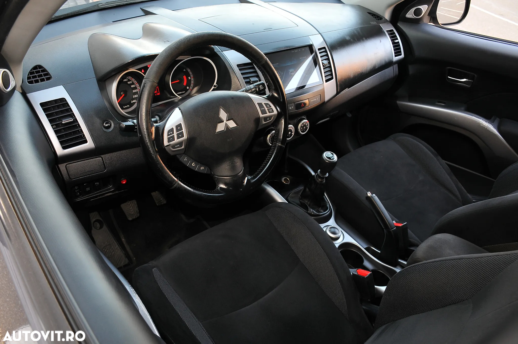 Mitsubishi Outlander 2.0 DI-D 4WD Instyle - 14