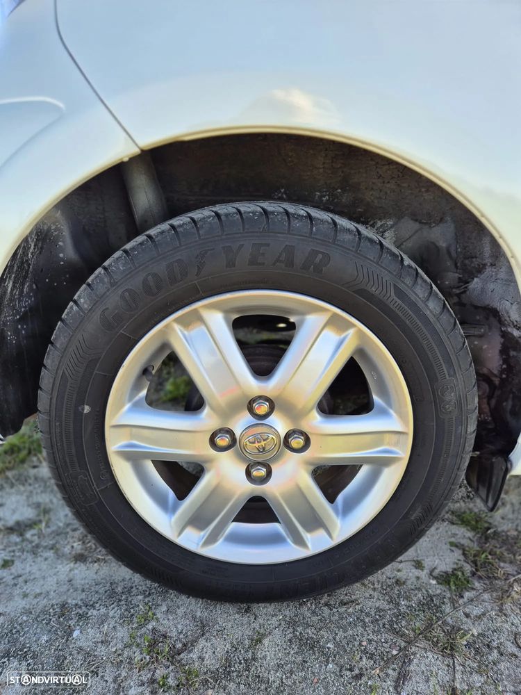 Toyota iQ 1.0 VVT-i - 11
