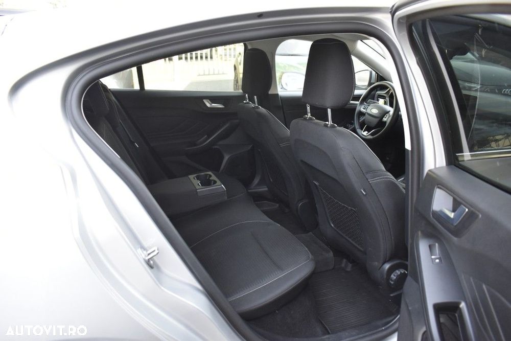 Ford Focus - 37