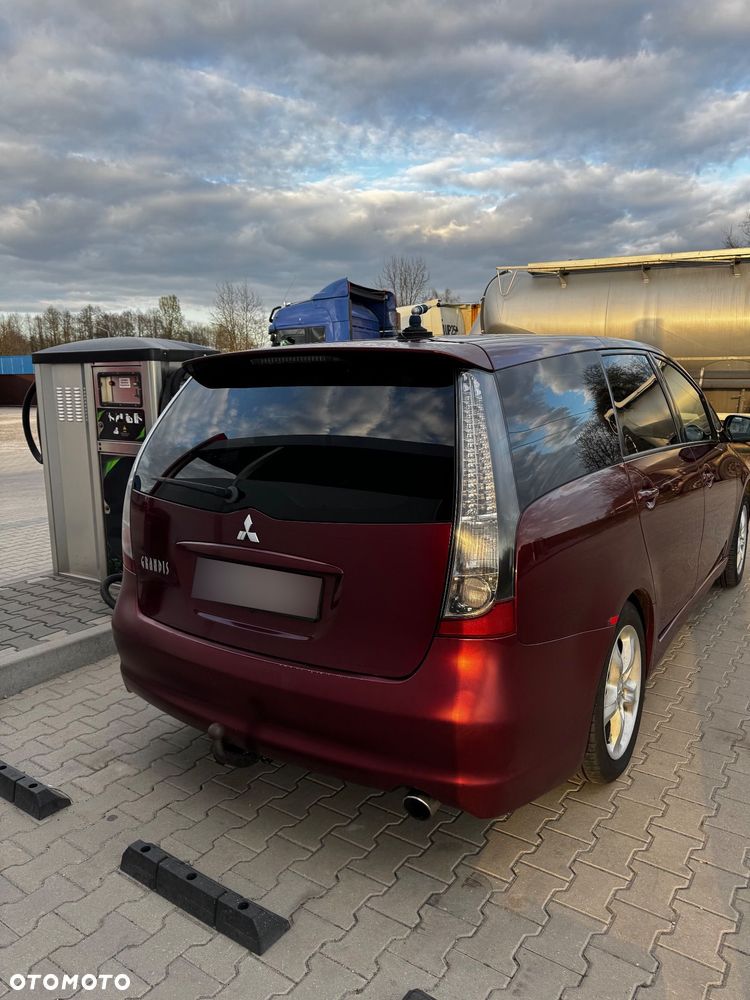 Mitsubishi Grandis 2.4 Intense - 31