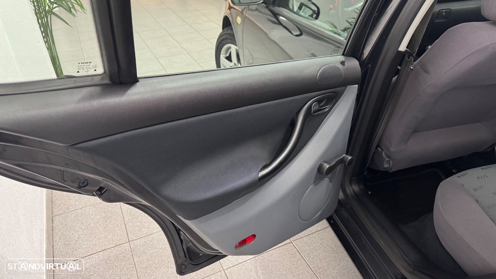 SEAT Leon 1.4 16V Stella - 30