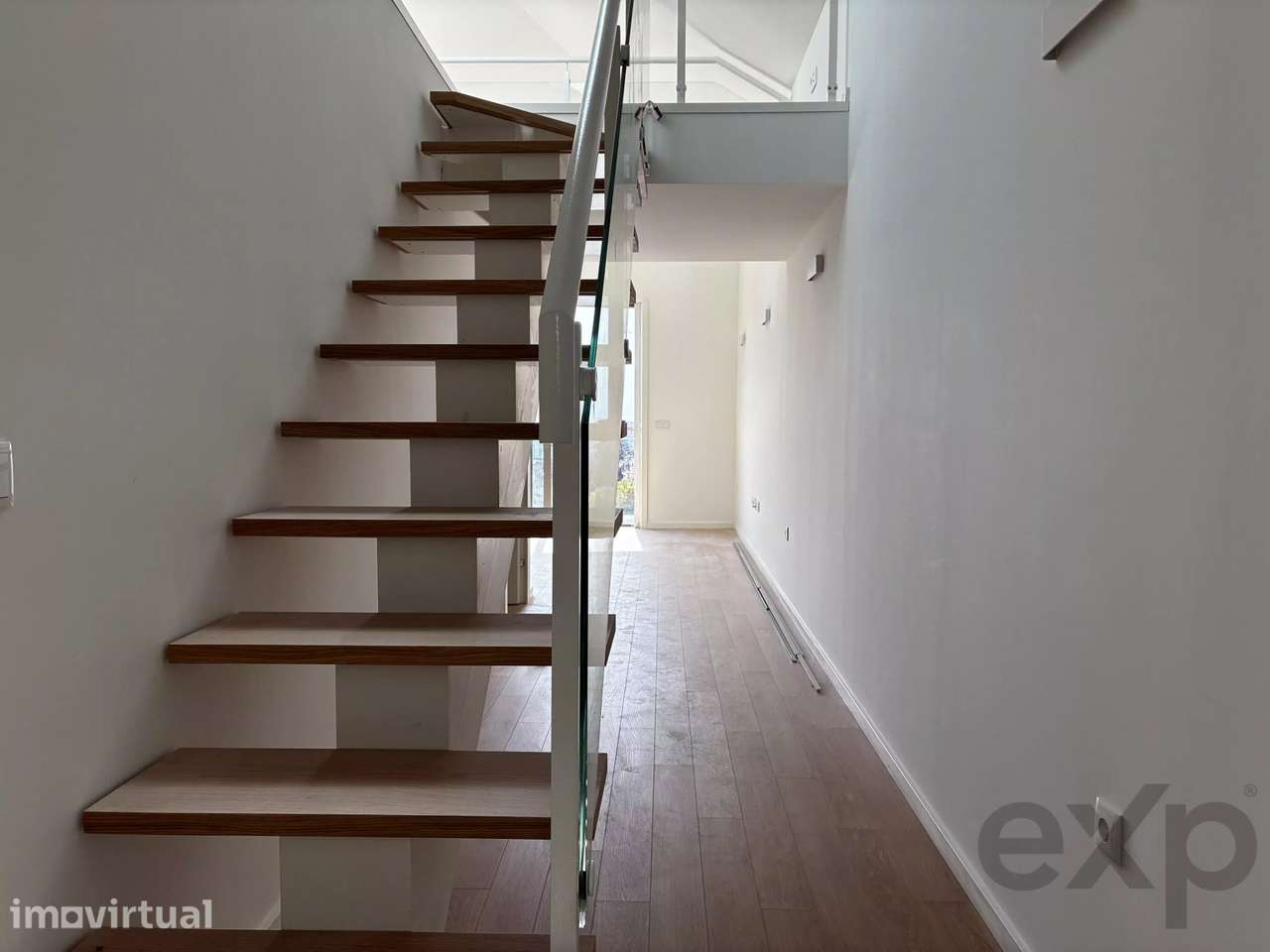 Apartamento T2+1 com mezzanine, varandas e garagem na Boavista – Porto - Grande imagem: 4/16