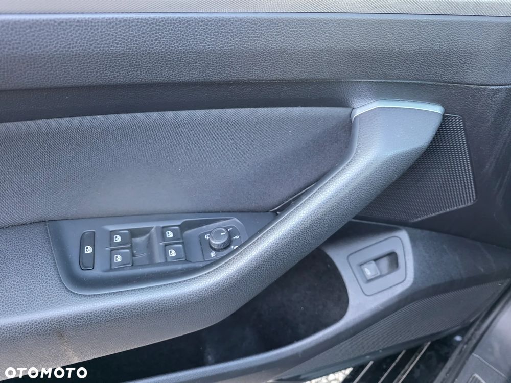 Volkswagen Passat 1.6 TDI SCR DSG Comfortline - 10