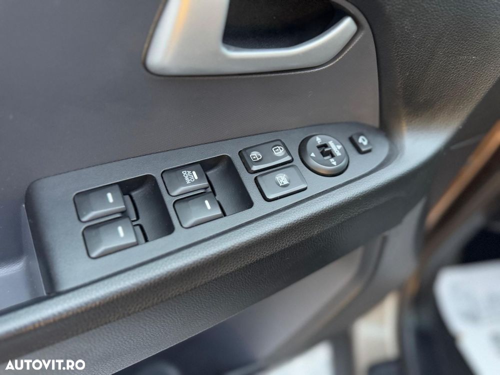 Kia Sportage 2.0 CRDI 4WD Automatik Spirit - 18