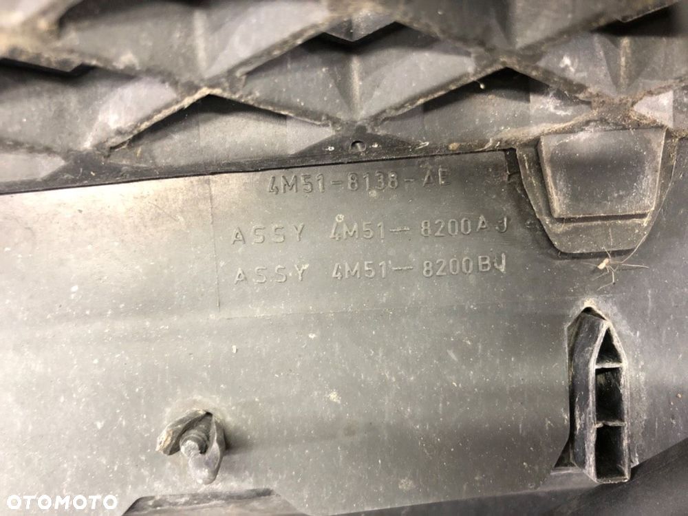 ATRAPA GRILL  FORD FOCUS II (DA_, HCP, DP) 2004 - 2013 1.6 74 kW [100 KM] benzyna 2004 - 2012 - 4