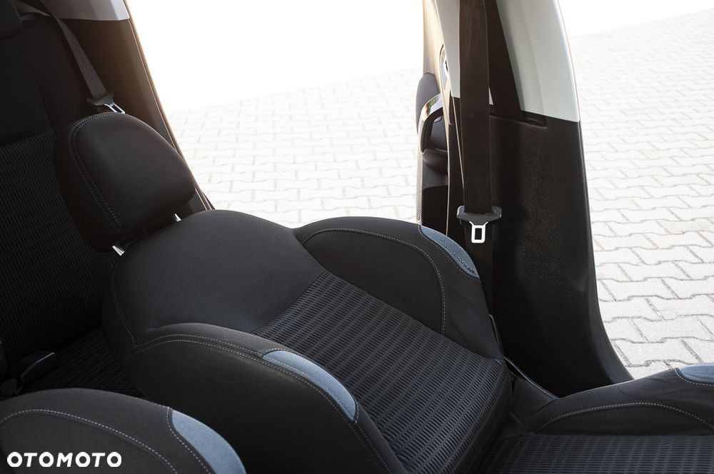 Peugeot 208 120 VTI Intuitive - 28