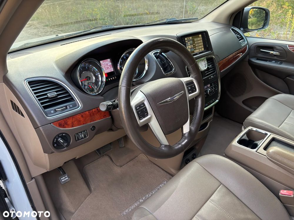 Chrysler Town & Country 3.6 Limited - 20