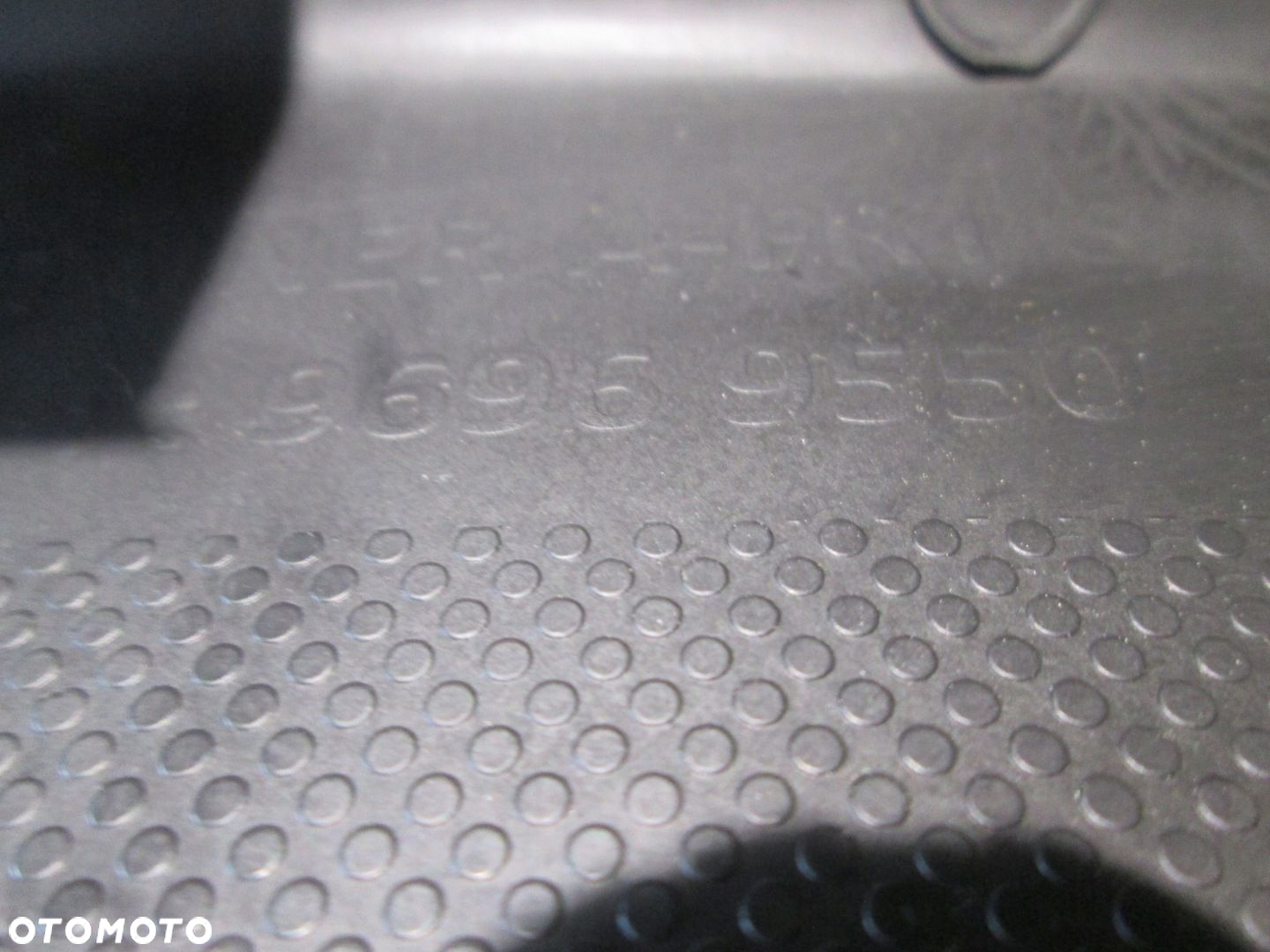 Obudowa osłona progu prawy przód plastik Opel Mokka A 9696 9550 - 4