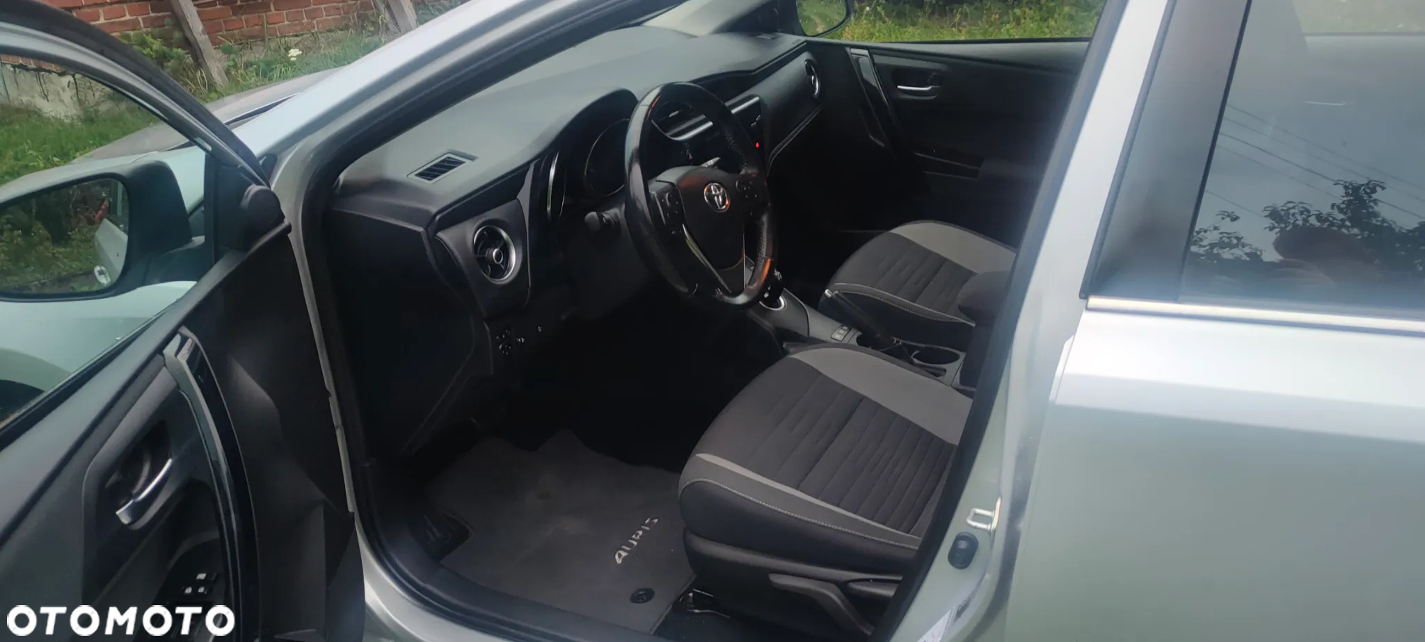 Toyota Auris Hybrid 135 Selection - 22
