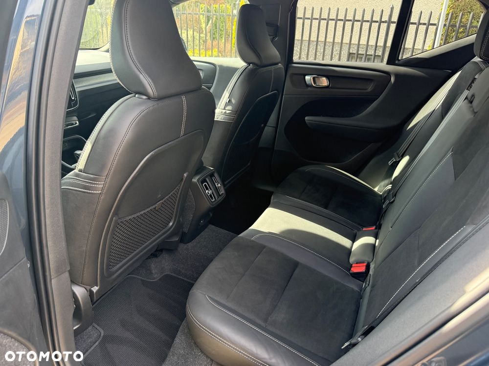 Volvo XC 40 B4 Ultra Black Edition - 8