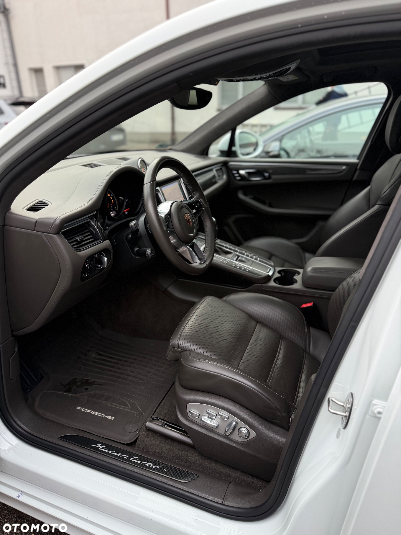 Porsche Macan Turbo - 22